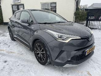 Damaged car Toyota C-HR 1.8 Hybrid Bi-Tone dealer onderhouden auto prachtig!!! 2018/5