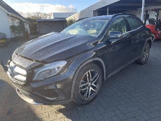 Auto incidentate Mercedes GLA 200 Prestige AUOTMAAT PRACHTIG!!! 2015/4