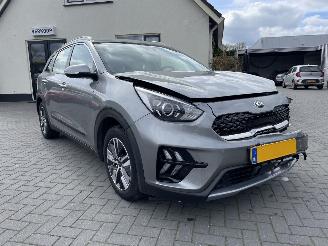 krockskadad bil auto Kia Niro 1.6 GDi Hybrid DynamicLine N.A.P NL AUTO PRACHTIG!!! 2020/1