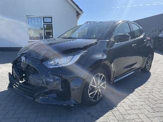 Schadeauto Toyota Yaris 1.5 Hybrid Dynamic N.A.P NL AUTO PRACHTIG!!! 2024/1