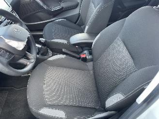 Peugeot 208 1.2 PureTech Blue Lion N.A.P NL AUTO PRACHTIG!!! picture 9