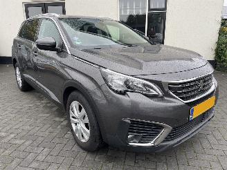 krockskadad bil auto Peugeot 5008 1.2 PureTech Blue 7.P Executive N.A.P NL AUTO PRACHTIG!!! 2019/1