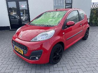 Schadeauto Peugeot 107 1.0 Première AIRCO 2012/9