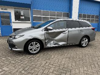 Auto incidentate Toyota Auris 1.8 AUTOMAAT HYBRID 2015/9