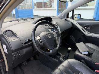 Toyota Yaris 1.3 VVTi  EXECUTIVE picture 13