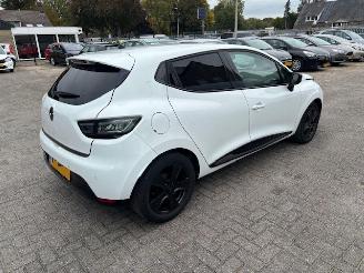 damaged passenger cars Renault Clio 1.5 DCI Night&Day airco 2015/8