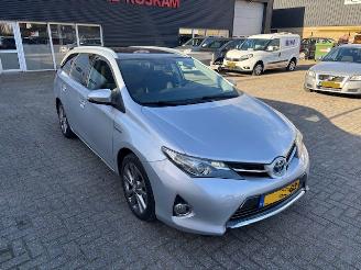 skadebil auto Toyota Auris 1.8 Hybrid Touring Sports Pano 2013/10