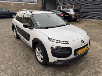 Vaurioauto  passenger cars Citroën C4 cactus 1.6 HDI Limited Plus Pano 2015/12