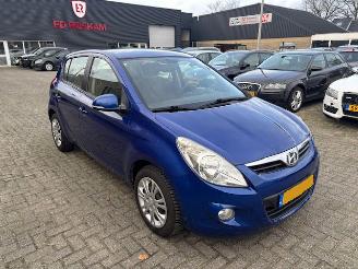 Vaurioauto  passenger cars Hyundai I-20 1.2i Motion 5-drs airco NAP 2011/10