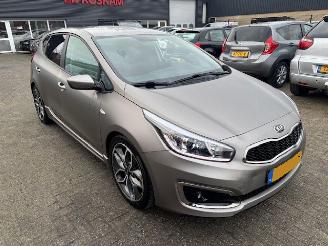 Vaurioauto  passenger cars Kia Cee d 1.6 GDI First Edition NAP 2017/1