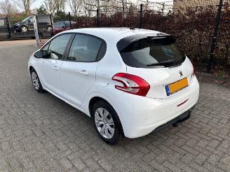 krockskadad bil auto Peugeot 208 1.2 5-drs Envy Automaat NAP 2014/1