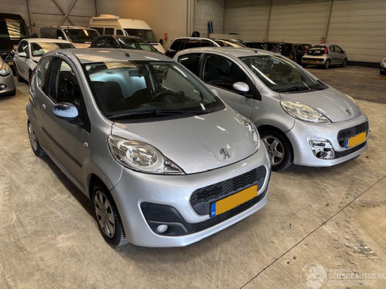 Peugeot 107 2 x 107  airco  km 73.956 en km 77.119