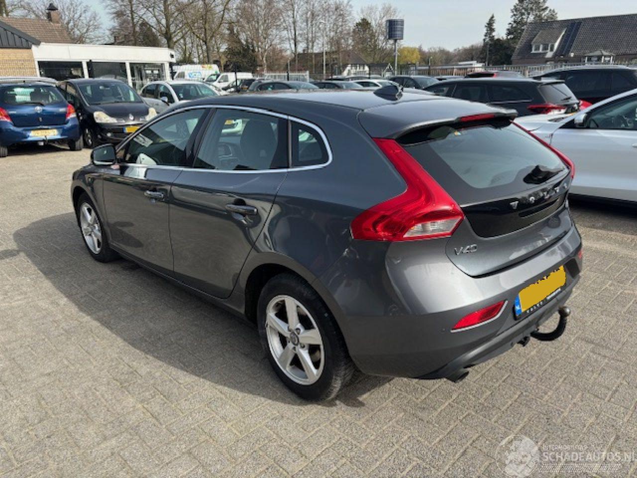 Volvo V-40 1.6 T3 Momentum  150pk  Nap