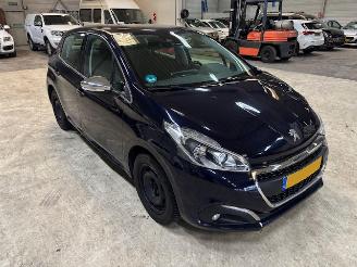 uszkodzony samochody osobowe Peugeot 208 1.2 5-drs P.T Allure nap 2018/6