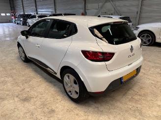 krockskadad bil auto Renault Clio 1.2  5-drs airco 2015/4