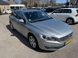 Schadeauto Volvo V-60 1.5 T3 Nordic+ automaat 152pk 2017/4