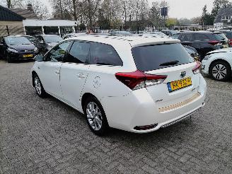 krockskadad bil auto Toyota Auris 1.8 Hybrid Pano Automaat 2015/11