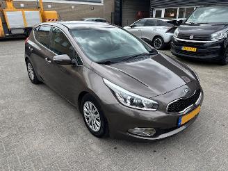 Avarii autoturisme Kia Cee d 1.6 GDI 20th Anniversary airco 2013/11
