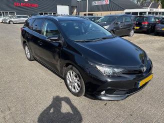 krockskadad bil auto Toyota Auris 1.2 T Sports Dynamic 2018/2