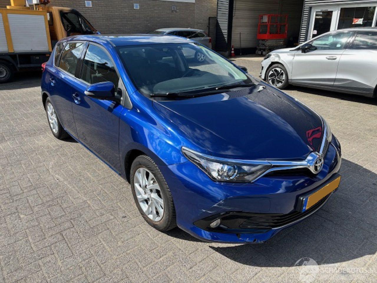 Toyota Auris 1.2 T  Aspiration clima