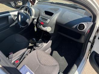 Peugeot 107 1.0 5-drs airco Nap picture 11