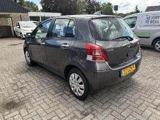 Damaged car Toyota Yaris 1.3 5-drs Aspiration clima 2010/7