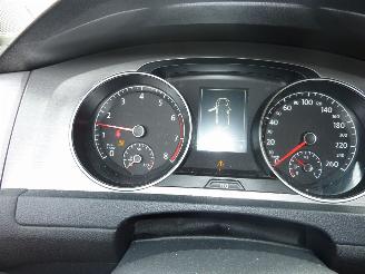 Volkswagen Golf 1.0 TSI picture 11