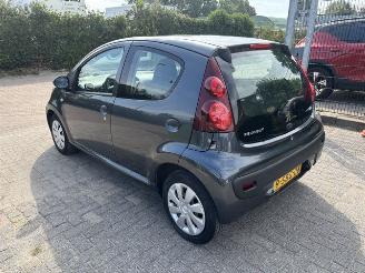Schadeauto Peugeot 107 1.0 5-drs airco nap 2013/9