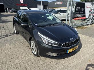 Damaged car Kia Ceed 1.6 GDI 5-drs Clima 2014/8
