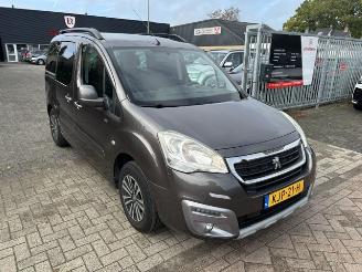 Schadeauto Peugeot Partner Tepee 1.2 PureTech Active 2017/4