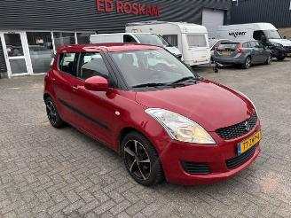 Voiture accidenté Suzuki Swift 1.2  5-drs Comfort airco 2013/3