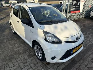 Damaged car Toyota Aygo 1.0 5-drs Now airco Nap 2013/10
