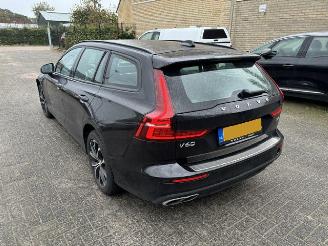 Vaurioauto  passenger cars Volvo V-60 2.0 B3 Momentum Advantage Automaat 2020/11