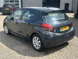 Peugeot 208 1.2 Pure Tech Blue Lion 5drs picture 3