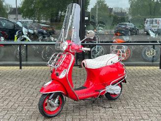 skadebil bromfiets Vespa  LX 50 2T 2011/3