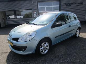 Vaurioauto  passenger cars Renault Clio 1.2 TCE Expression 2008/9