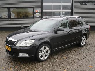 krockskadad bil auto Skoda Octavia Combi 1.4 TSI Elegance automaat 2009/12