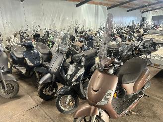  Overige  100+ scooters te koop. 2025/1