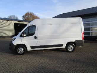 Peugeot Boxer 335 2.2 HDI L2H2 XR picture 2