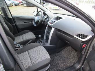 Peugeot 207 SW 1.6 VTI XS picture 9