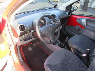 Peugeot 107 1.0-12V XS 5drs picture 12