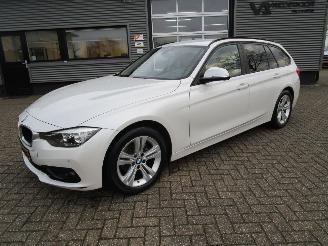 Schadeauto BMW 3-serie 316D Touring Executive 2017/3