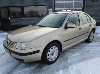 Unfallwagen Volkswagen Bora 1.6-16V 2001/10