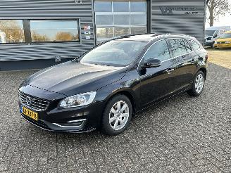 Schadeauto Volvo V-60 2.0 T5 Kinetic 245PK Automaat 2016/7