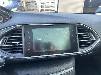 Peugeot 308 SW 1.2 PureTech Blue Lease Premium picture 20