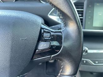 Peugeot 308 SW 1.2 PureTech Blue Lease Premium picture 17