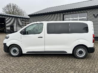 Toyota ProAce Shuttle 1.5 D-4D Cool Comfort Medium 9 personen picture 2