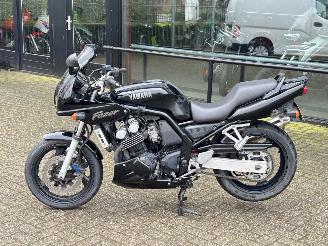 Yamaha FZS 600 Fazer picture 2