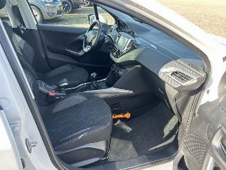 Peugeot 2008 1.2 PureTech Blue Lion picture 11