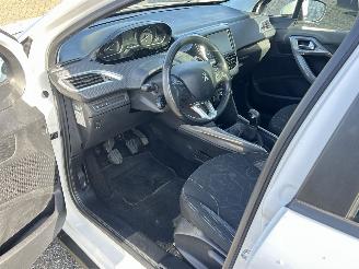 Peugeot 2008 1.2 PureTech Blue Lion picture 9